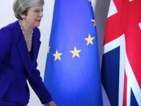 Theresa May güvenoyu aldı ama Brexit krizi sürüyor