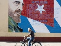 Küba yeniden komünizme döndü