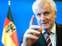 Almanya İçişleri Bakanı: Şiddete başvuran sığınmacılar ülkemizi terk eder