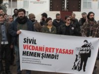 “Kıbrıs'ta Vicdani Ret İnisiyatifi” Meclis önünde eylem ve basın açıklaması yaptı