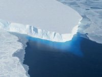 Antarktika'da devasa çukur keşfedildi