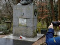 Karl Marx'ın mezarına saldırı