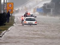 Antalya'da fırtına: 5 ilçede okullar tatil edildi