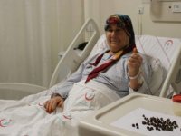 Karın ağrısıyla gitti, Safrasından 86 tane taş çıkardılar