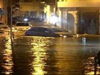 Limasol’daki 15 dakikalık yoğun yağış su taşkınlarına neden oldu