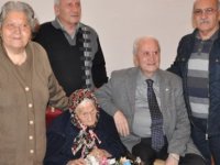 Ayyannililer Derneği’nden 106 yaşındaki Kezban Zaifoğlu’na ziyaret