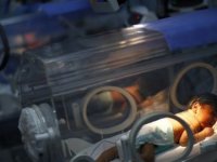 Yunanistan’da koronavirüse yakalanan anne, sağlıklı bebek dünyaya getirdi