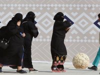 Suudi kadınlara erkek onayı olmadan seyahat hakkı