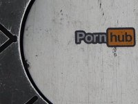 PornHub’ın ortağı kadınları pornoya zorlamış