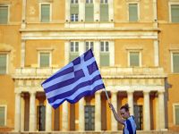 Moody's Yunanistan notunu düşürdü