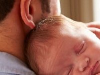Finlandiya'da babalar da, 7 ay ücretli doğum izni kullanabilecek