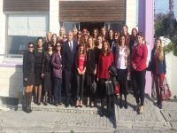 Girne Belediyesi kadın personeline yemek düzenledi