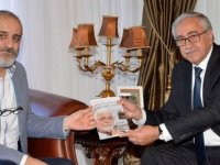 Cumhurbaşkanı Akıncı, yazar Ferhat Atik’i kutladı