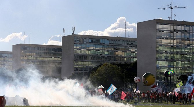 2017-05-25t010503z_1067233031_rc185a87ea10_rtrmadp_3_brazil-corruption-protest.jpg