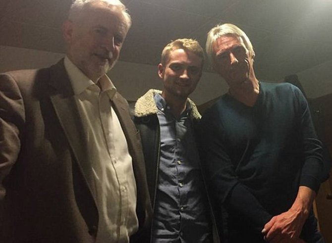 415e8e1d00000578-0-tommy_and_his_father_jeremy_pictured_with_paul_weller_in_brighto-m-39_1497298359530.jpg