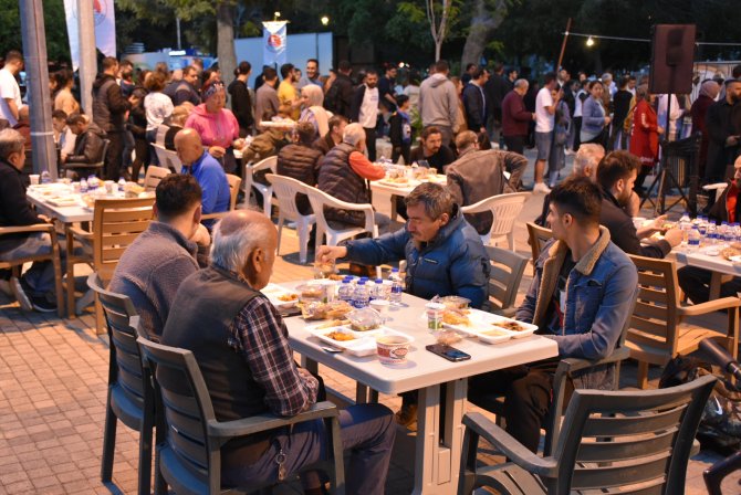 girne-belediyesi-iftar-yemegi-(1).jpg