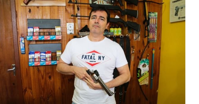 henrique-nogueira-bolsonaronun-bireysel-silahlanma-yasalarini-gevsetmesini-isteyen-secmenler-arasinda..jpg