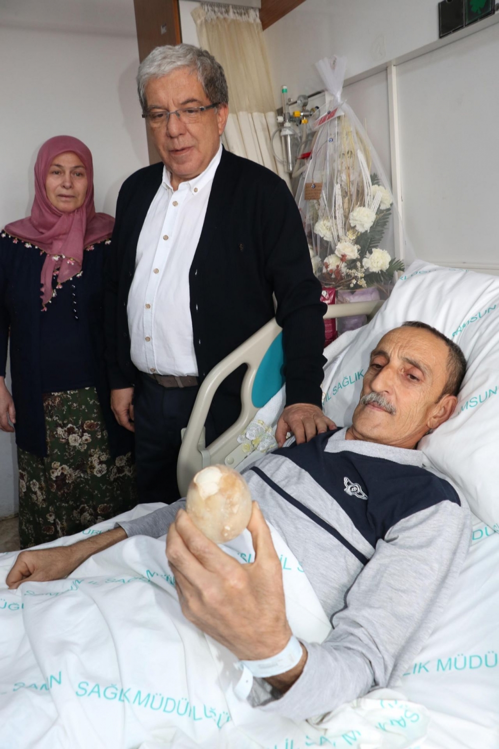 Patates sandılar.Hastanın karnından çıkınca doktor da şaşkına döndü galerisi resim 1