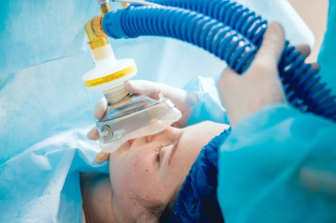 Ameliyat masasında gözü oyulurken uyandı! Doktorlar uyanık olduğunu anla galerisi resim 3