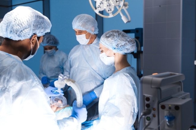 Ameliyat masasında gözü oyulurken uyandı! Doktorlar uyanık olduğunu anla galerisi resim 4