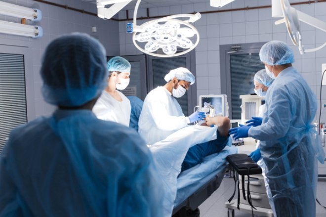 Ameliyat masasında gözü oyulurken uyandı! Doktorlar uyanık olduğunu anla galerisi resim 5