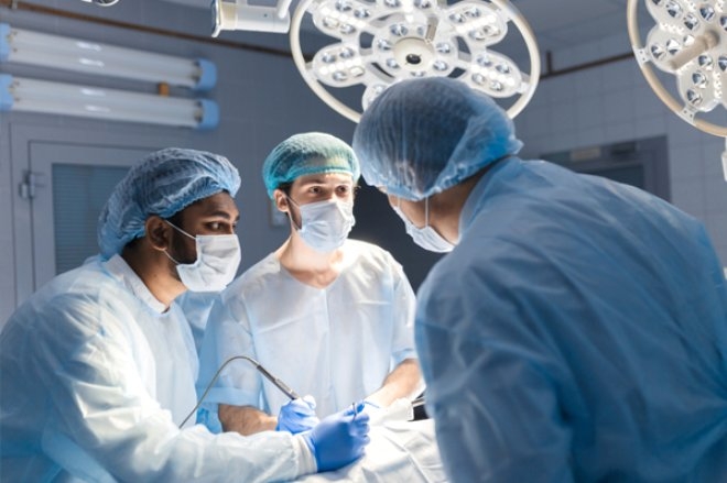 Ameliyat masasında gözü oyulurken uyandı! Doktorlar uyanık olduğunu anla galerisi resim 6