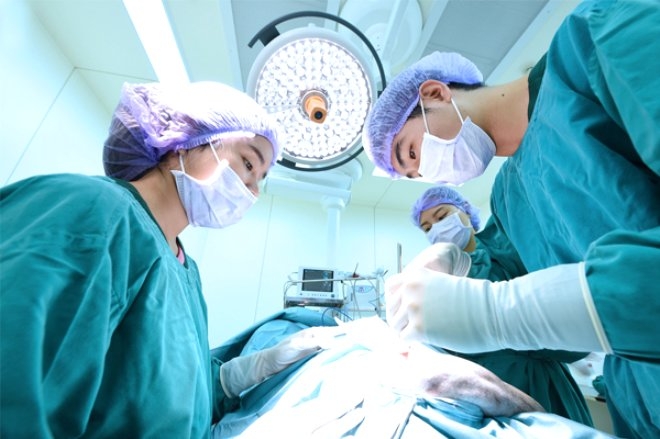 Ameliyat masasında gözü oyulurken uyandı! Doktorlar uyanık olduğunu anla galerisi resim 7