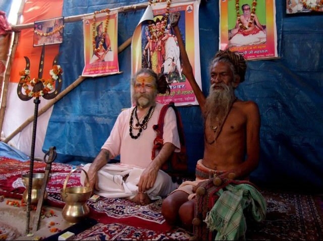 46 yıldır sağ elini hiç indirmedi galerisi resim 10