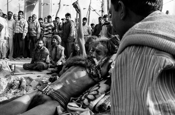 46 yıldır sağ elini hiç indirmedi galerisi resim 9