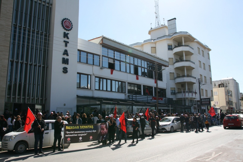 Çalışanların dünkü grev ve eyleminden ilginç kareler galerisi resim 14