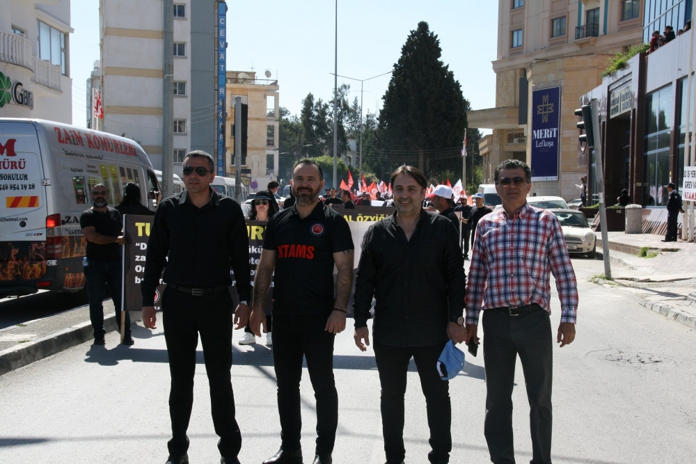 Çalışanların dünkü grev ve eyleminden ilginç kareler galerisi resim 15