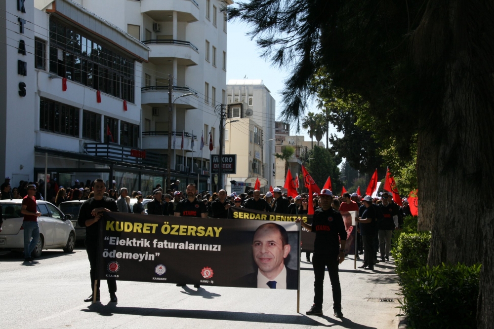 Çalışanların dünkü grev ve eyleminden ilginç kareler galerisi resim 4