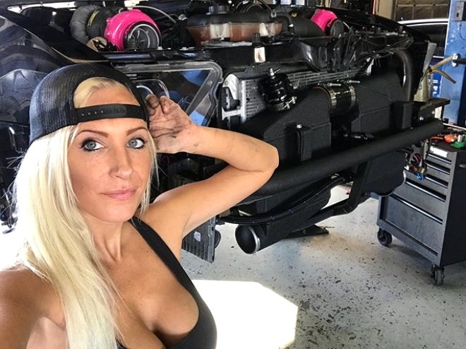 Araba tamircisi olduğunu duyan şaşıp kalıyor galerisi resim 5