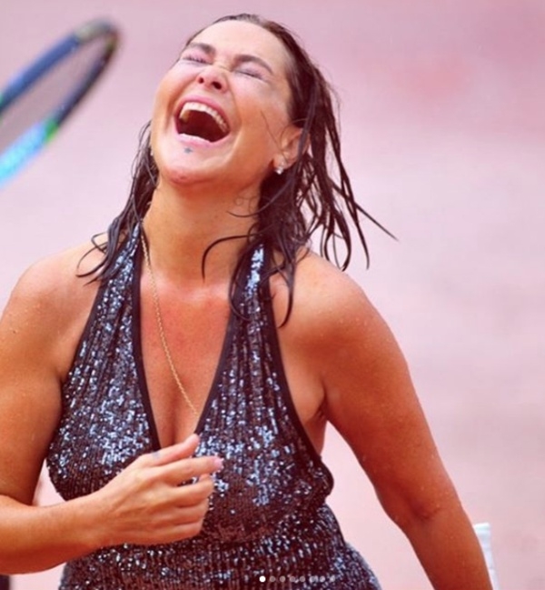 Hülya Avşar'ın tenis kıyafeti sosyal medyayı salladı! galerisi resim 4