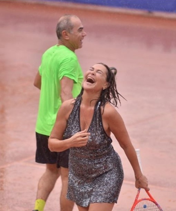 Hülya Avşar'ın tenis kıyafeti sosyal medyayı salladı! galerisi resim 7