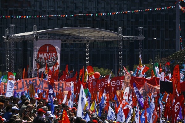 1 Mayıs Marşı'nın Ankarada bir tiyatro oyunu için bestelediğini bil galerisi resim 9