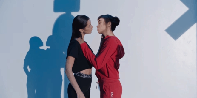 Sanal Modelle Öpüşerek Gündem Olan Bella Hadid ve Queerbaiting Suçlaması galerisi resim 5