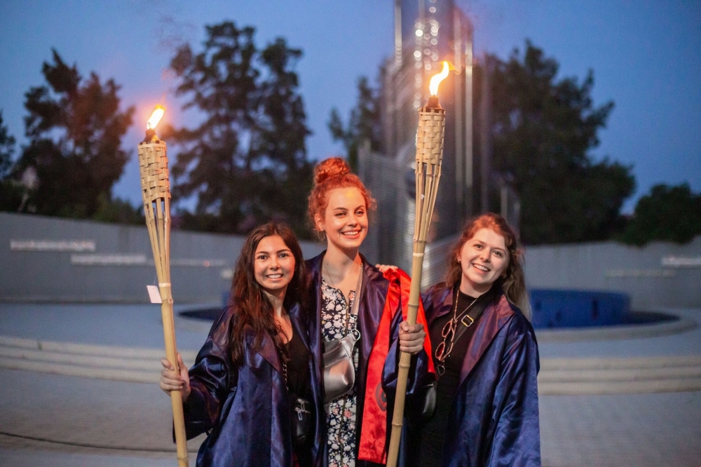 DAÜ 2018-2019 Akademik Yılı mezunları Fener Alayı ile kente veda etti galerisi resim 1