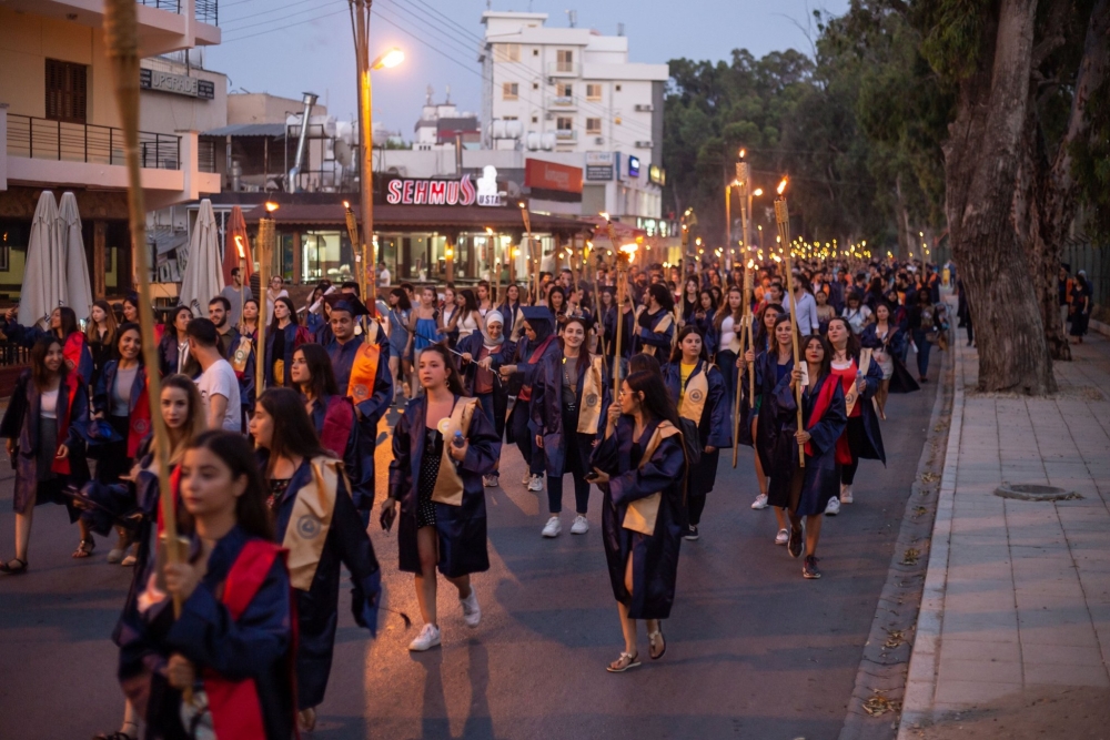 DAÜ 2018-2019 Akademik Yılı mezunları Fener Alayı ile kente veda etti galerisi resim 4
