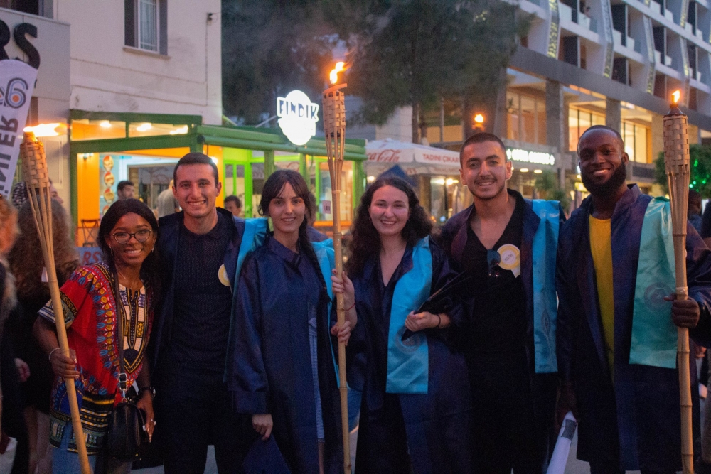 DAÜ 2018-2019 Akademik Yılı mezunları Fener Alayı ile kente veda etti galerisi resim 5