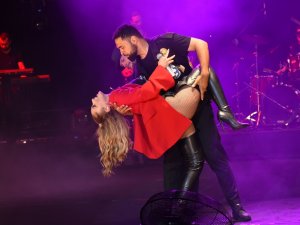 Hadise Girne’yi salladı