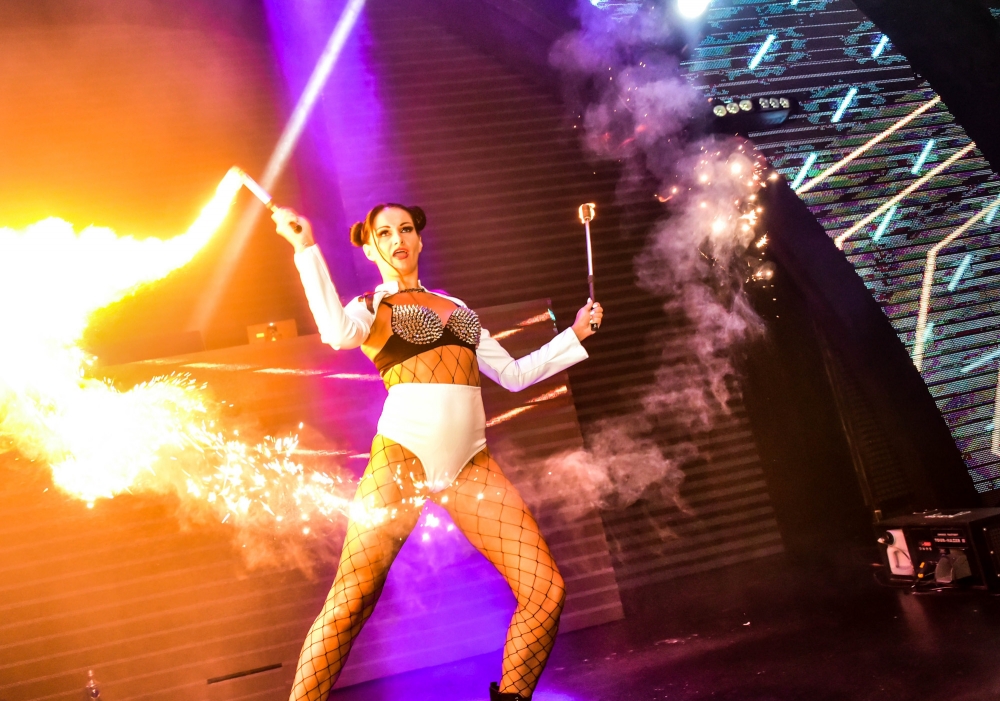 Thornes Ckub'ta yer yerinden oynadı galerisi resim 13