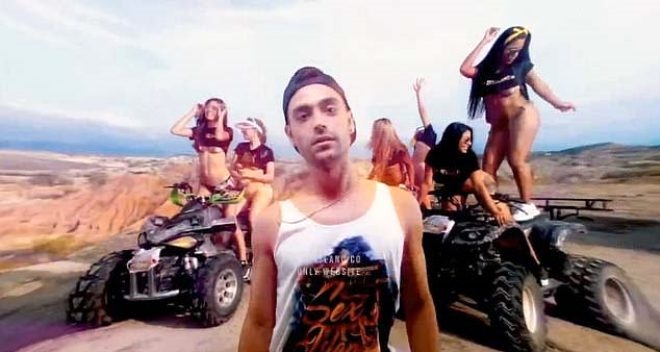 Cinsel ilişki adası:Helikopterlerle eskort taşıyorlar galerisi resim 2