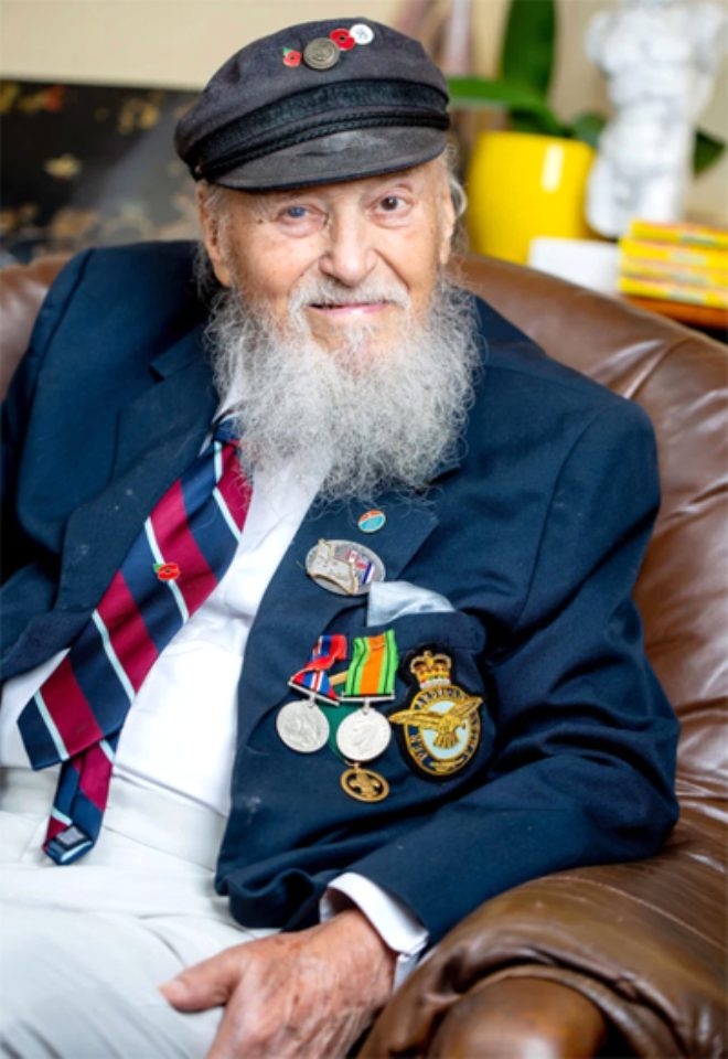 96 yaşındaki İkinci Dünya Savaşı gazisi eşcinsel evlilik yaptı! galerisi resim 5