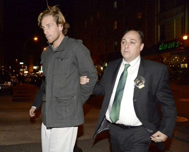 Harçlığını kestiği için babasını 6 kurşunla öldüren cani gencin cezası b galerisi resim 1