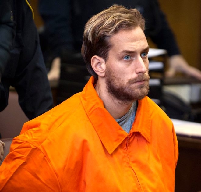 Harçlığını kestiği için babasını 6 kurşunla öldüren cani gencin cezası b galerisi resim 3