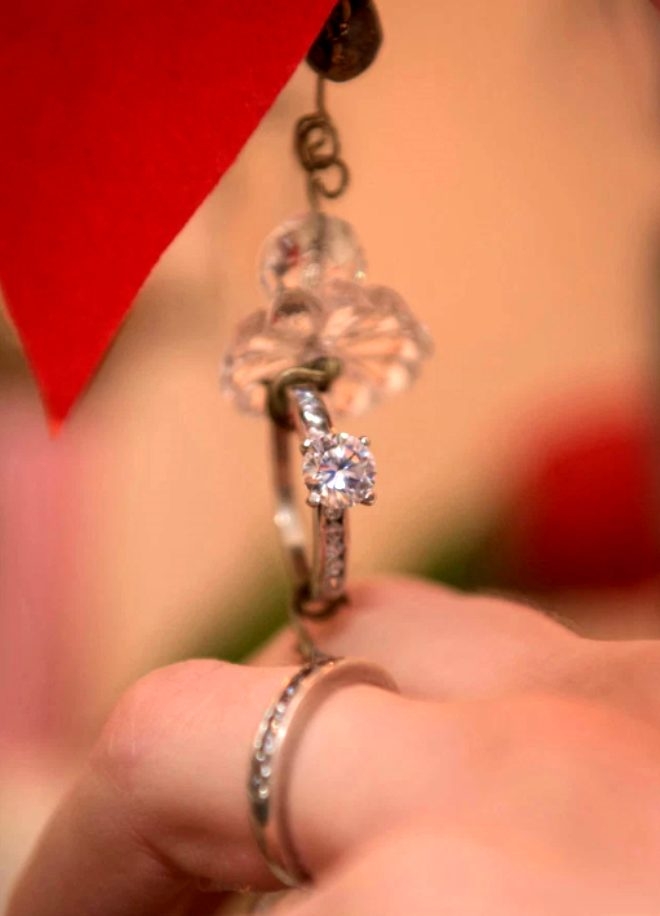 Hayatının ışığını buldu! Avizesiyle evlenecek galerisi resim 4