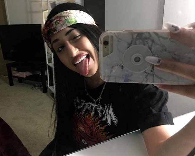 Instagram Hesabı Silinince İsyan Etti: Hayat Kadınlığı Yapmak İstemiyoru galerisi resim 1