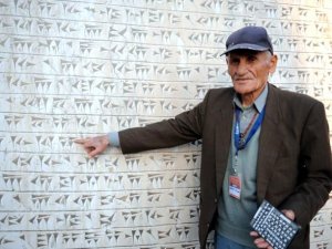 O bir Van'lı! Bu dili konuşup yazabilen dünyadaki tek insan