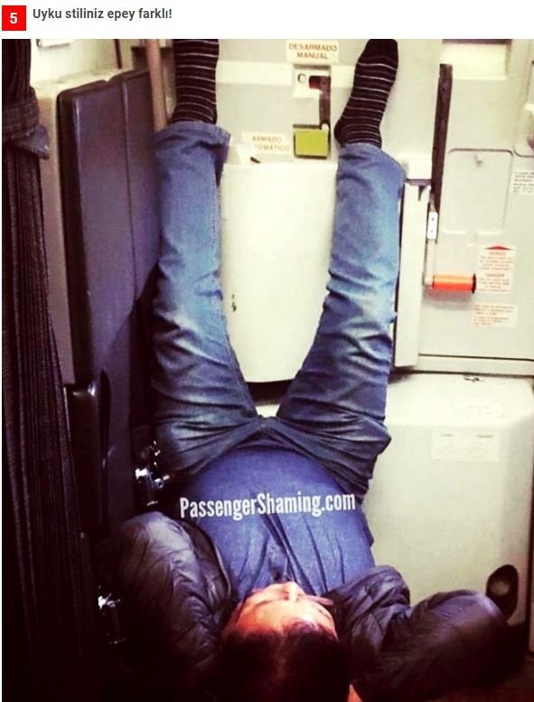 Uçakta mide bulandıran görüntü! Islak çoraplarını pencereye astı galerisi resim 5